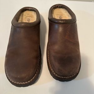 Men Uggs Australia clogs size 11